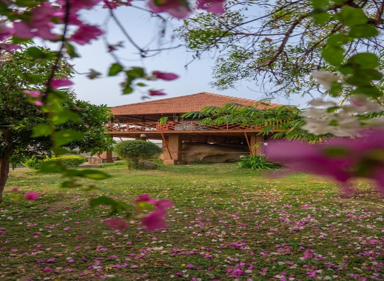 Leo Wodden Resort Hampi Dış mekan fotoğraf